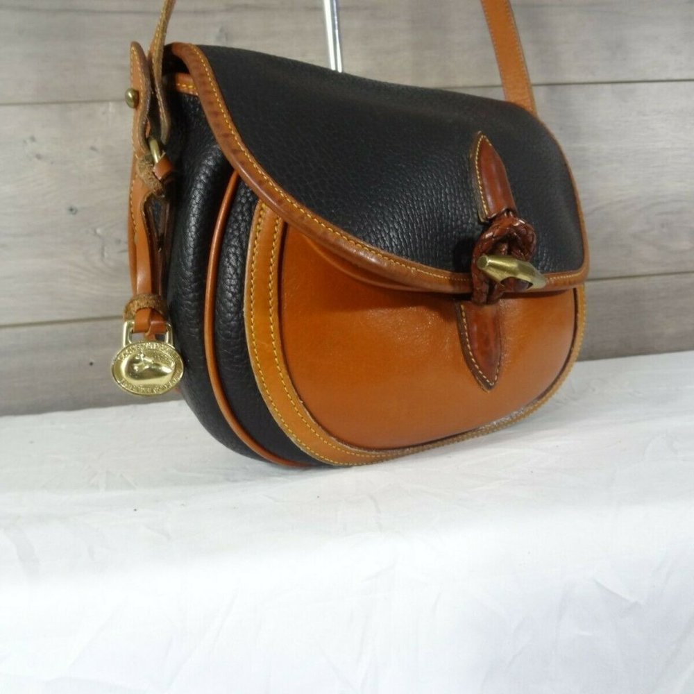 Rare Dooney & Bourke Outback Saddle Crossbody Bag - Picture 2 of 10